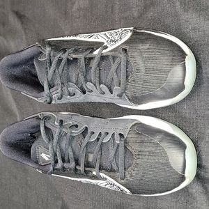 Nike Freak 2 size 7 youth- some wear